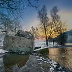 Wood House Bela Krajina - Happy *