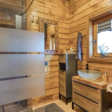 Wood House Bela Krajina - Happy *