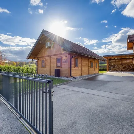 בקתה Wood House Bela Krajina - Happy *