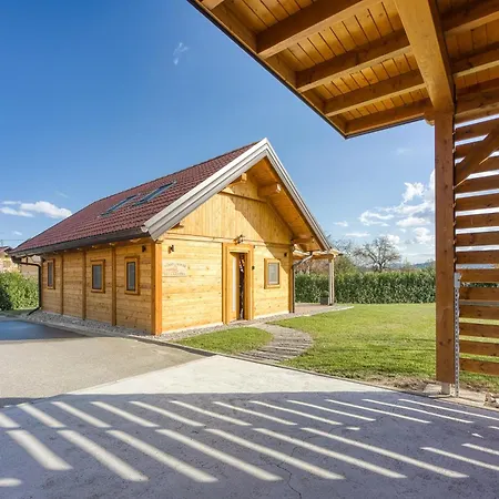 Wood House Bela Krajina - Happy *