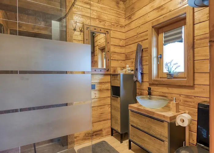 Wood House Bela Krajina - Happy *